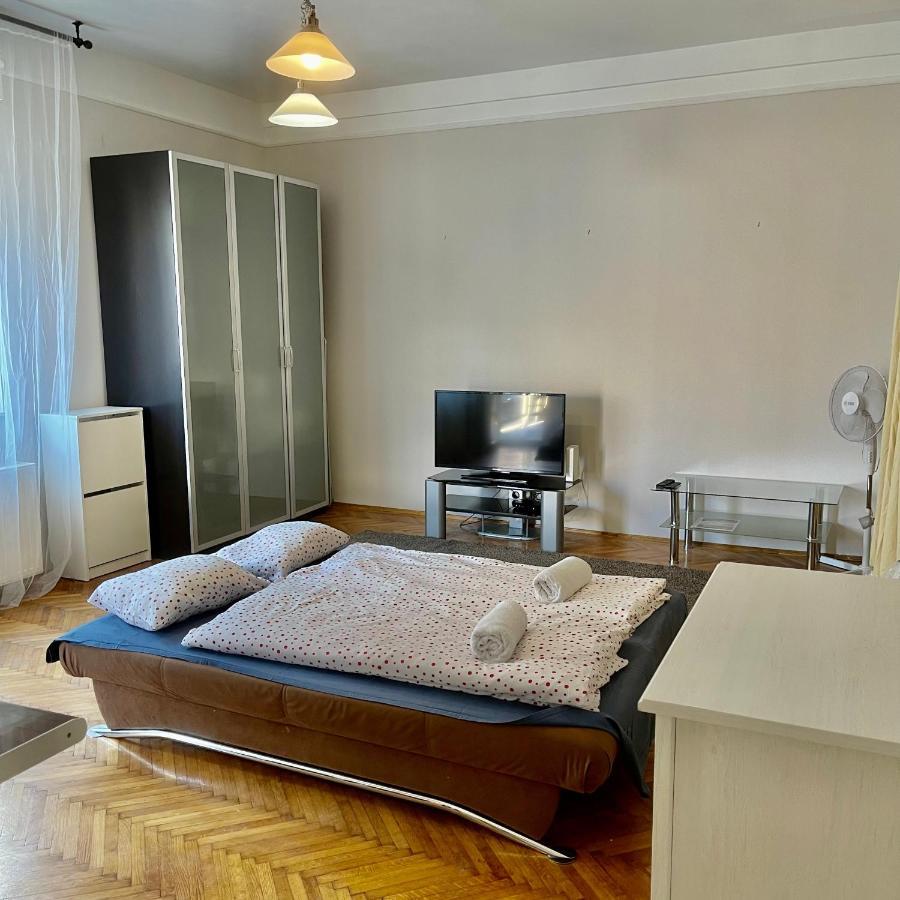 Elizabeth Bridge With Gellert-Hill View Apartment บูดาเปสต์ ภายนอก รูปภาพ